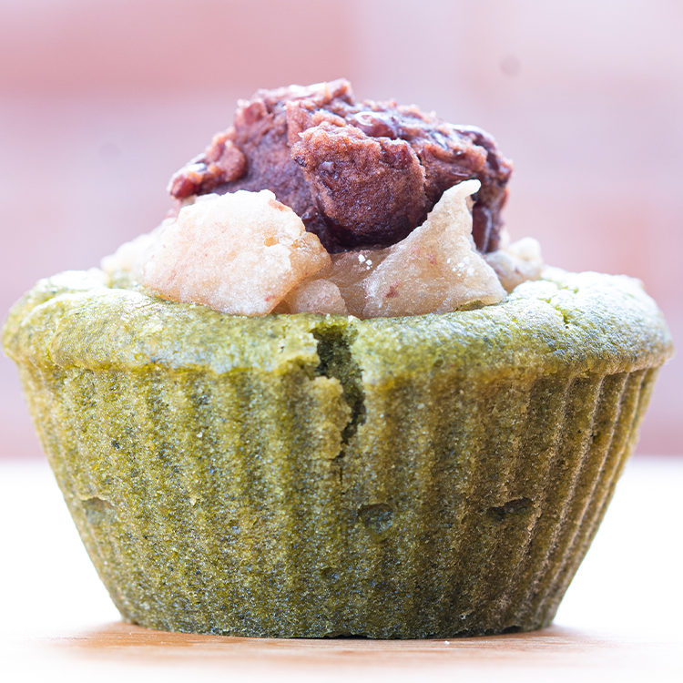 北海道千歳産シュンギクと十勝産小豆の粒あんと求肥のマフィン